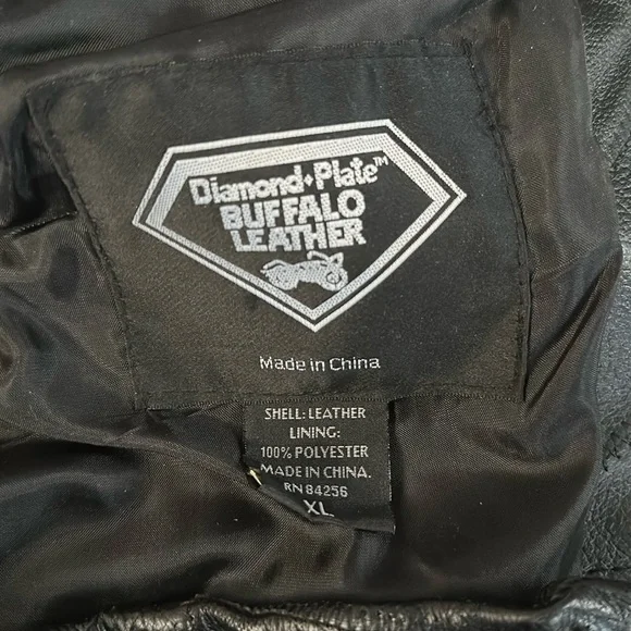 Men’s Diamond Plate Black Leather Motorcycle Chaps, Size Extra Large. - Picture 11 of 16